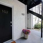 Spacious Condo With Easy Access To Uptown