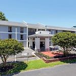 Quality Inn Airport-Near Uptown