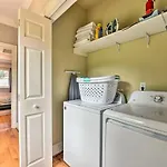 2 Mi To Dwtn - Walk To Dining! Holiday home Charlotte