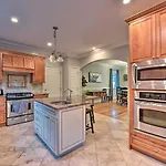 Charlotte Home 2 Miles To Dwtn - Walk To Dining!