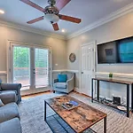 Holiday home 2 Mi To Dwtn - Walk To Dining! Charlotte