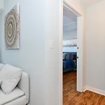 {cloud 9} Luxury 2 Bedroom In Uptown Apartment