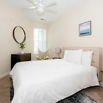 Beautiful 1Br W Balcony Gym Patio Areas