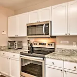 Near Uncc! Family Retreat W/ Deck *