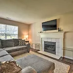 Near Uncc! Family Retreat W/ Deck Holiday home