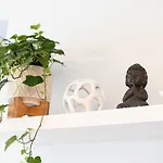 Apartment {cloud 9} Luxury 2 Bedroom In Uptown *