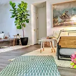 Holiday home Rare Downtown Matthews Walk 2 Shops Restauraunts Hike Clt 2 Bedroom Not 3br Charlotte