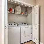 Near Uncc! Family Retreat W/ Deck Holiday home Charlotte