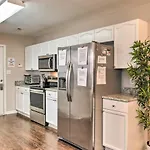 Near Uncc! Family Retreat W/ Deck *