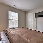 Holiday home Near Uncc! Family Retreat W/ Deck *