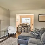 Near Uncc! Family Retreat W/ Deck Holiday home *