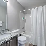 Near Uncc! Family Retreat W/ Deck Holiday home *