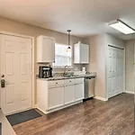 Near Uncc! Family Retreat W/ Deck Holiday home Charlotte