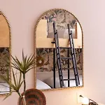 Refuge Hotel *