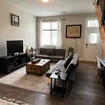 Uptown Townhouse -wifi-10 Min Walk To Spectrum Center Apartment