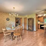 Cozy Retreat With Yard About 5 Mi To Dtwn Holiday home *