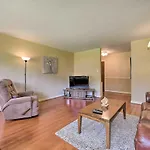 Holiday home Cozy Retreat With Yard About 5 Mi To Dtwn *