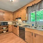Cozy Retreat With Yard About 5 Mi To Dtwn Holiday home *