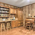 Cozy Retreat With Yard About 5 Mi To Dtwn Holiday home *