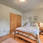 Cozy Retreat With Yard About 5 Mi To Dtwn Charlotte