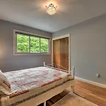 Cozy Retreat With Yard About 5 Mi To Dtwn