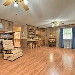 Cozy Retreat With Yard About 5 Mi To Dtwn