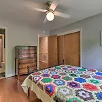 Cozy Retreat With Yard About 5 Mi To Dtwn Holiday home Charlotte