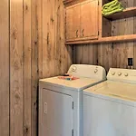 Holiday home Cozy Retreat With Yard About 5 Mi To Dtwn