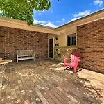Holiday home Cozy Retreat With Yard About 5 Mi To Dtwn Charlotte