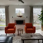 Entire Home Close To Boa Stadium & City