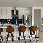 Entire Home Close To Boa Stadium & City