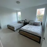 Entire Close To Boa Stadium & Holiday home *
