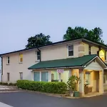 Super 8 By Wyndham Downtown Area 2*