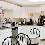 Super 8 By Wyndham Downtown Area