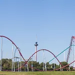 Super 8 by Wyndham Charlotte/Amusement Park Area