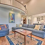 Charlotte Home With Deck In Noda District Near Unc!
