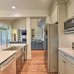 Charlotte Home With Deck In Noda District Near Unc!