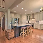 Charlotte Home With Deck In Noda District Near Unc!