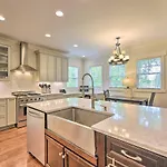 2 Mi To Dtwn: In Noda District Near Unc!