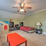 Charlotte Home With Deck In Noda District Near Unc!