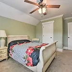 Holiday home 2 Mi To Dtwn: In Noda District Near Unc! Charlotte