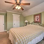Holiday home 2 Mi To Dtwn: In Noda District Near Unc! Charlotte