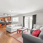 Holiday home Charming, Cozy Close To Uptown, Airport & Whitewater Center Charlotte