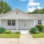 Charming, Cozy Close To Uptown, Airport & Whitewater Center Holiday home