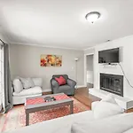 Charming, Cozy Close To Uptown, Airport & Whitewater Center Holiday home