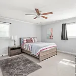 Charming, Cozy Close To Uptown, Airport & Whitewater Center Holiday home