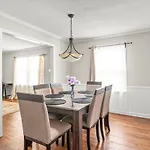 Charming, Cozy Close To Uptown, Airport & Whitewater Center Holiday home