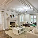 Stunning Home: Private Pool! Holiday home *