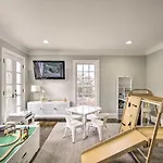 Stunning Home: Private Pool! Charlotte