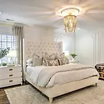 Holiday home Stunning Home: Private Pool! Charlotte